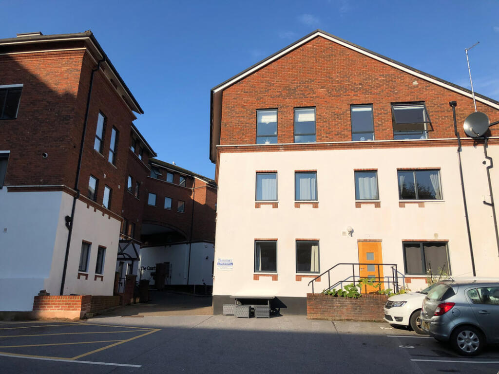 Apartment in Exeter, Newtown - View 5