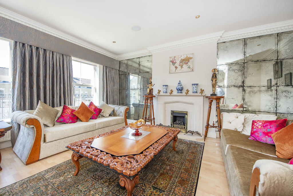 House in Kingston upon Thames - More