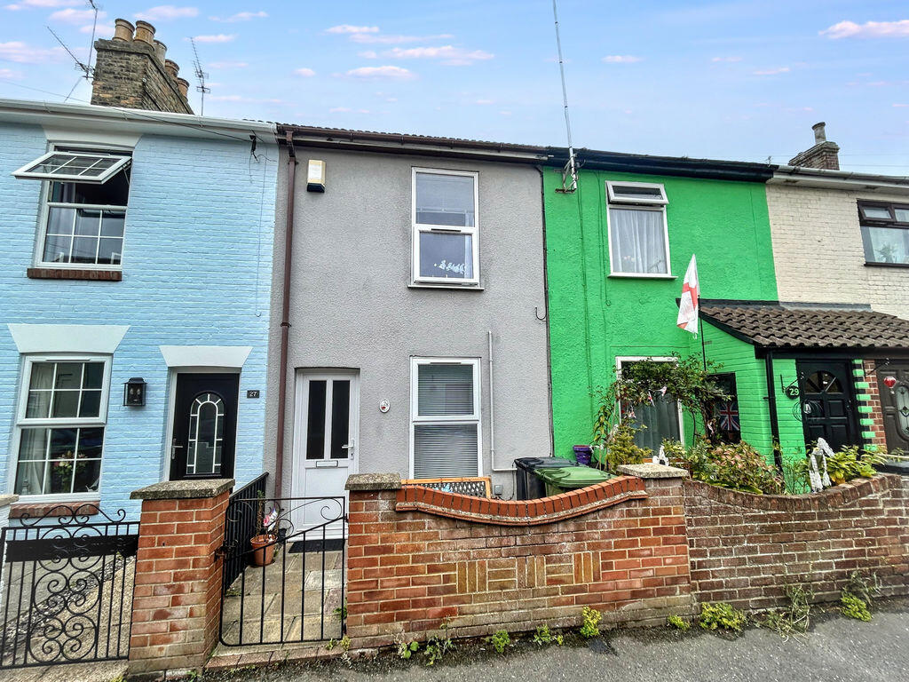 2-bed terraced on Nelson Road, Gorleston, £135,000