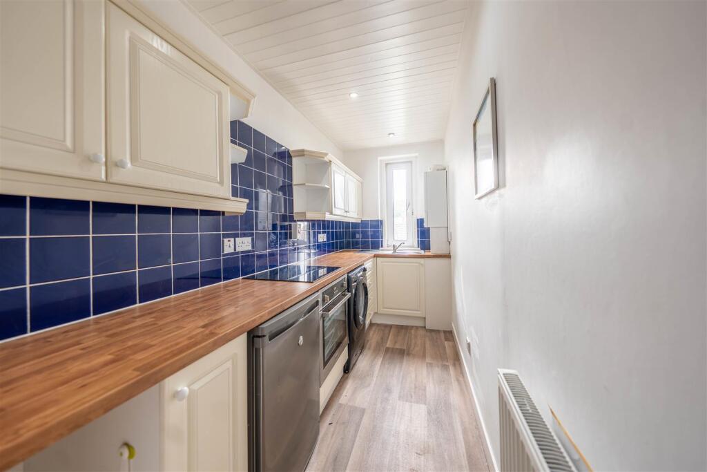 Apartment in Perth, Fairfield - More