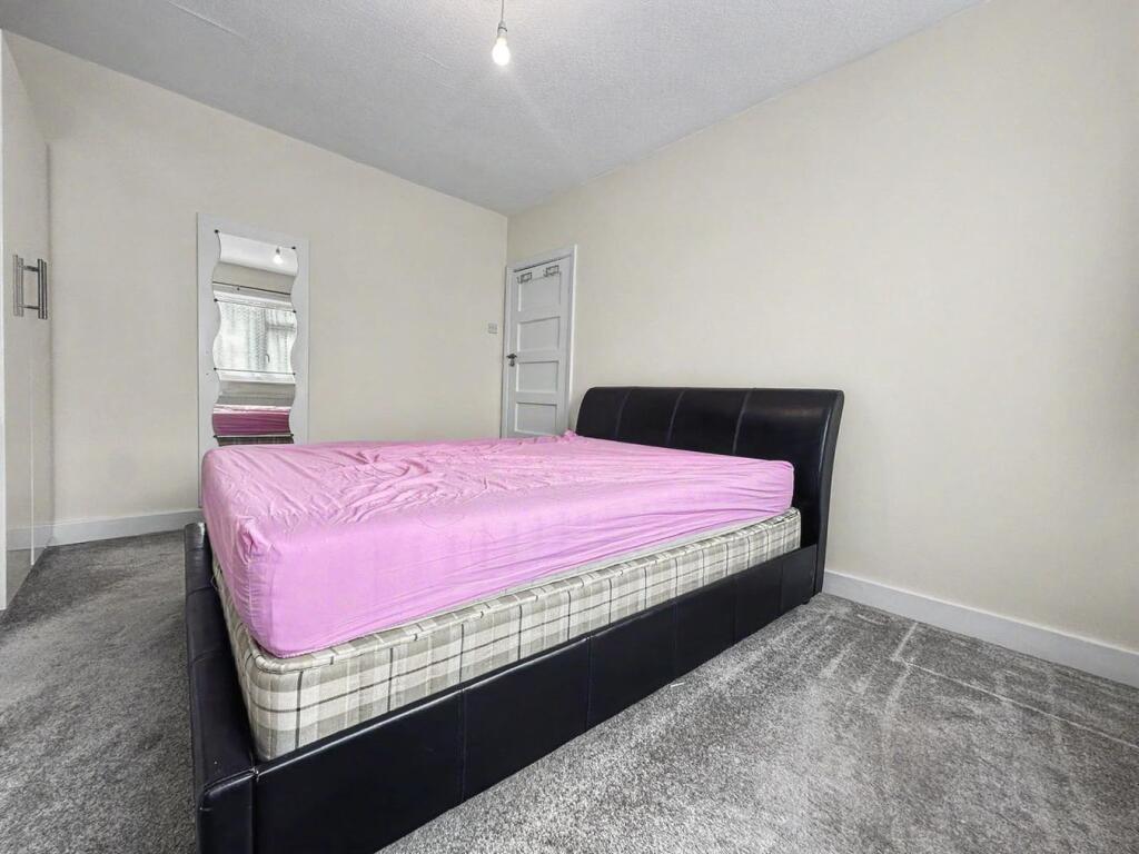 Apartment in London, Kingsbury - View 5