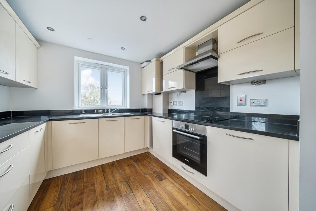 Apartment in Dartford - View 3