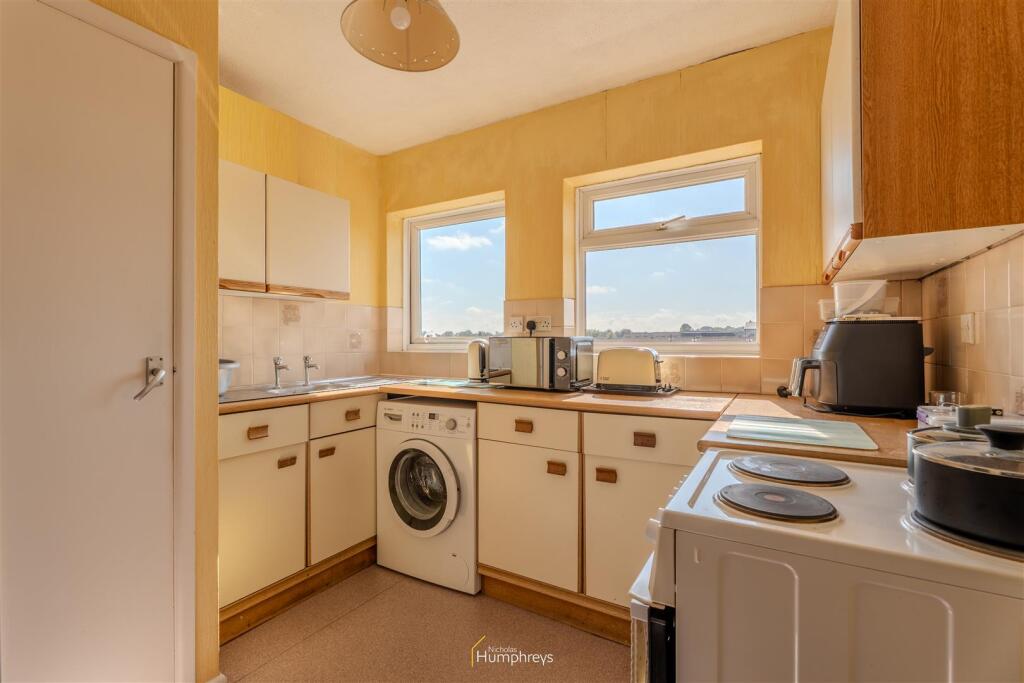 Leigh Road, Wimborne photo 4