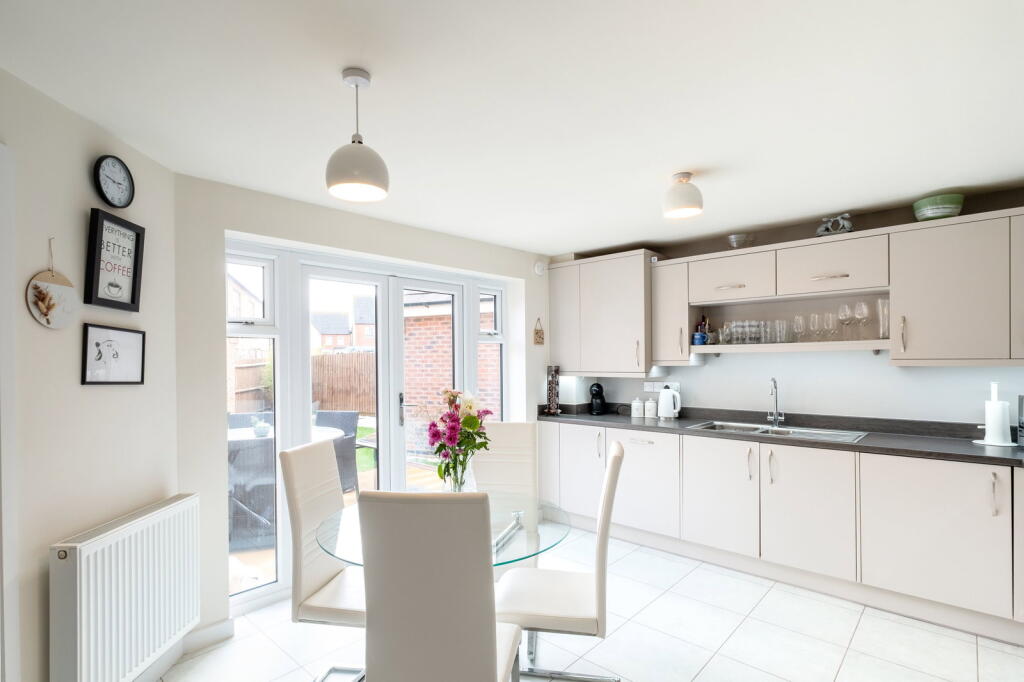 Foxglove Crescent, East Leake photo 4