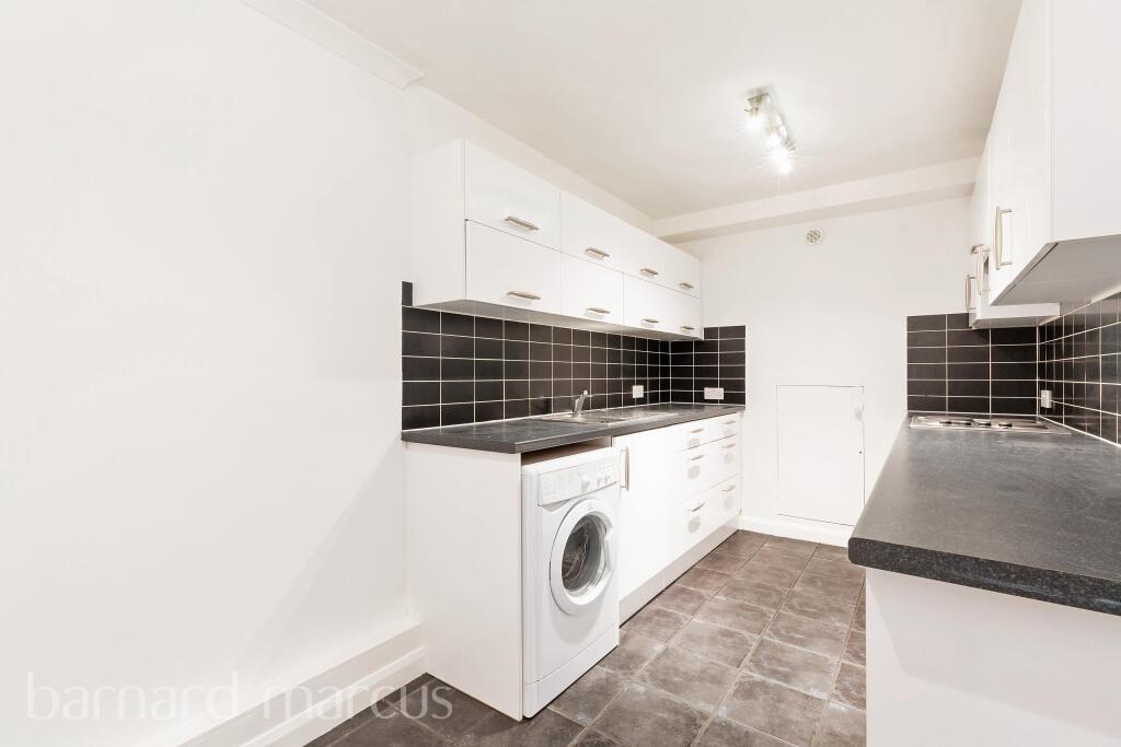 Apartment in Elmbridge, Surrey - View 2