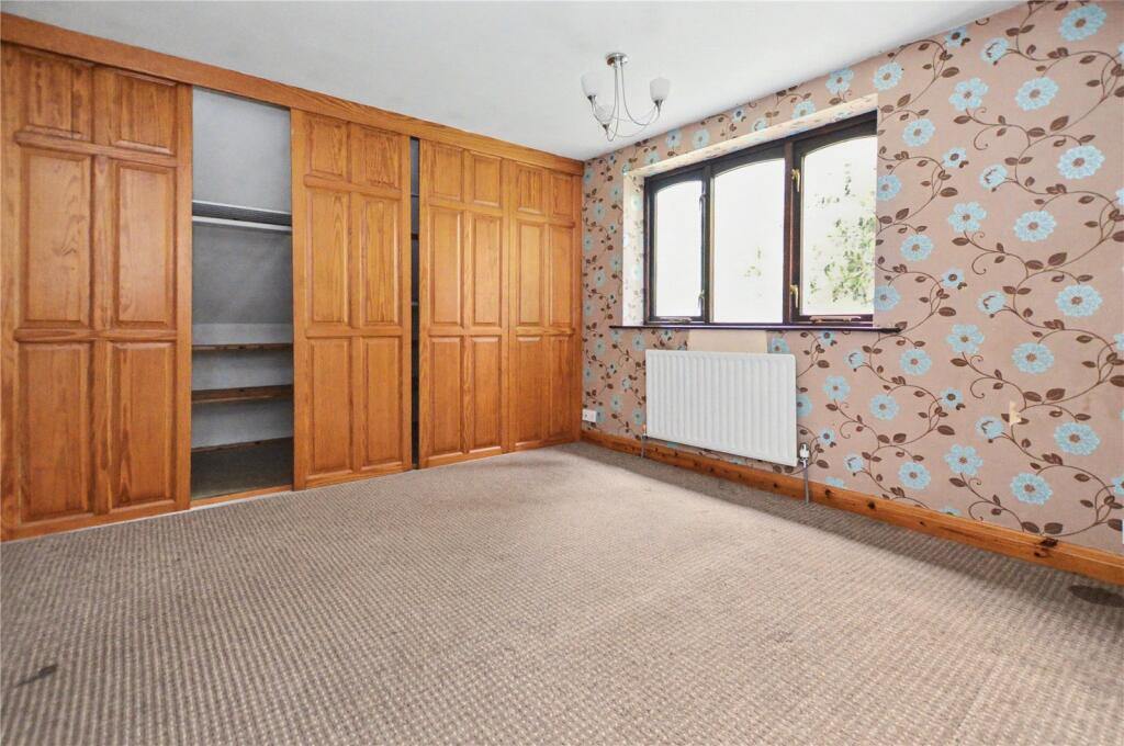 House in Wakefield, City Fields - More