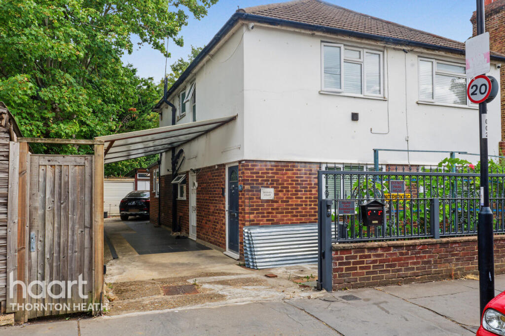 3-bed flat on Ecclesbourne Road, Thornton Heath, £450,000