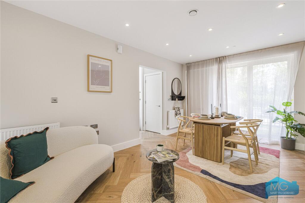 Main image of property: High Road, London, N12