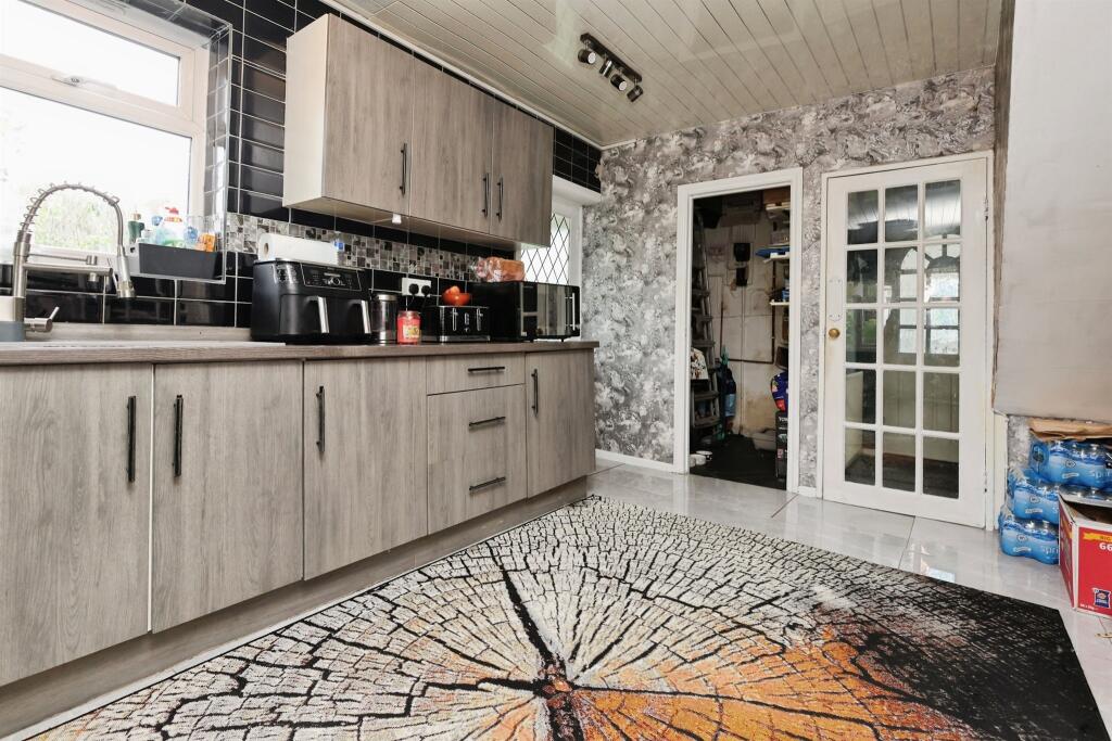 House in Birmingham, West Midlands - More