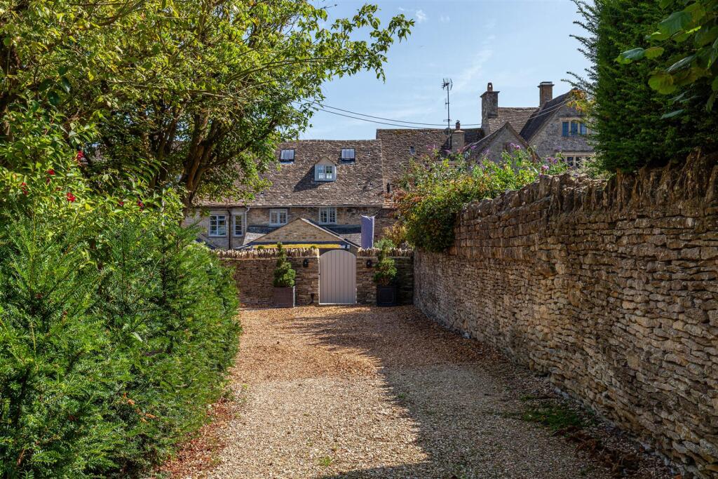158, The Hill, Burford photo 4