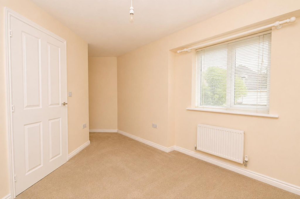 House in South Norfolk, Queen's Hills, Costessey - More