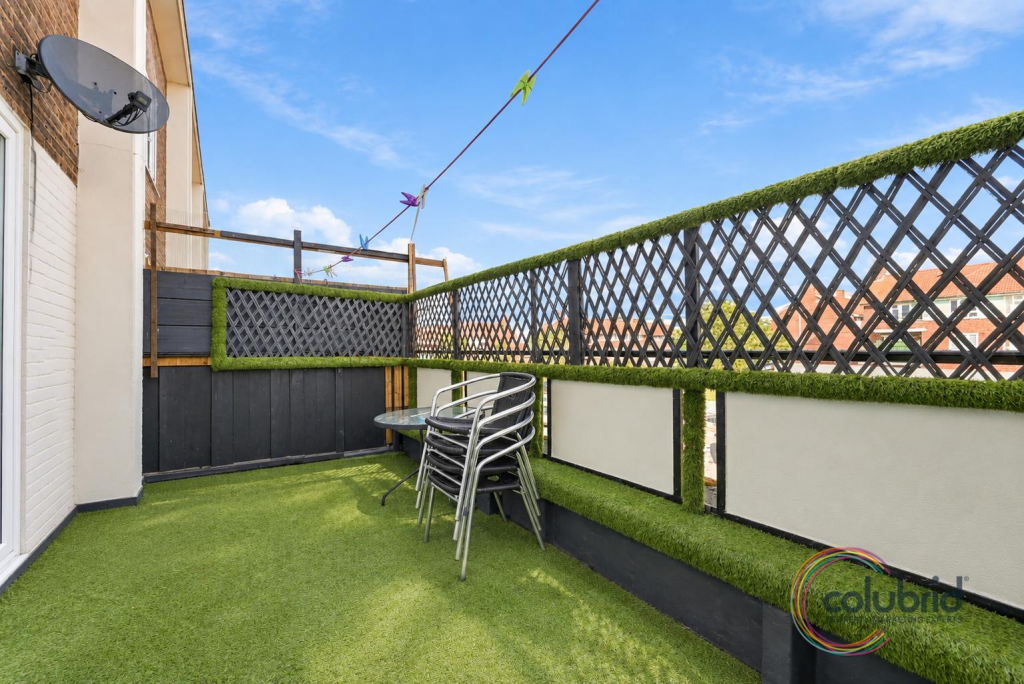 Apartment in Romford - View 5