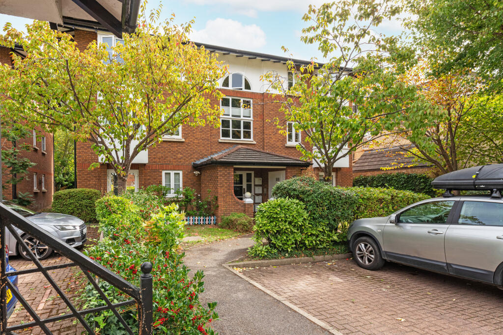 Main image of property: 77 Kingsworthy Cl, Kingston upon Thames KT1 3ER, UK