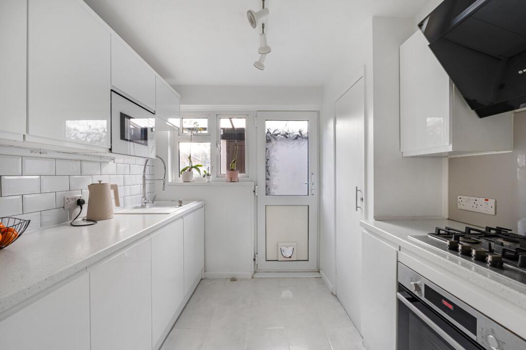 Apartment in East Hampshire, Alton - View 2