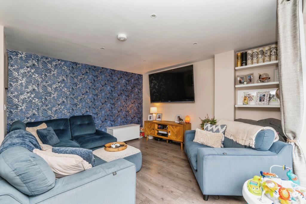 Burbush Close, Holbury, Southampton, Hampshire, SO45 photo 3