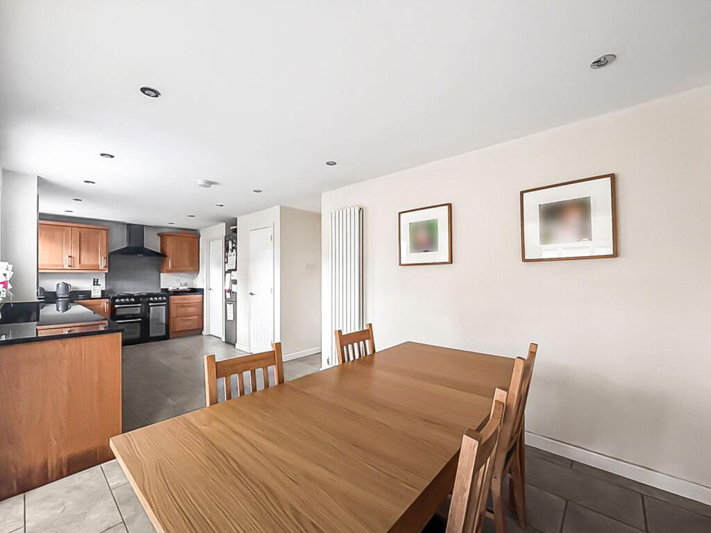 Merlin Drive, Quedgeley, Gloucester, GL2 4NL photo 3