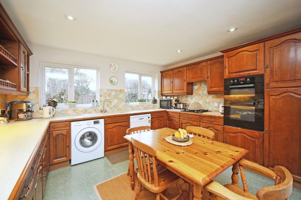 House in Stratford-on-Avon, Wellesbourne CP - More