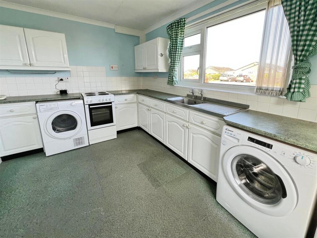 Broom Drive, Minsterley, Shrewsbury photo 4