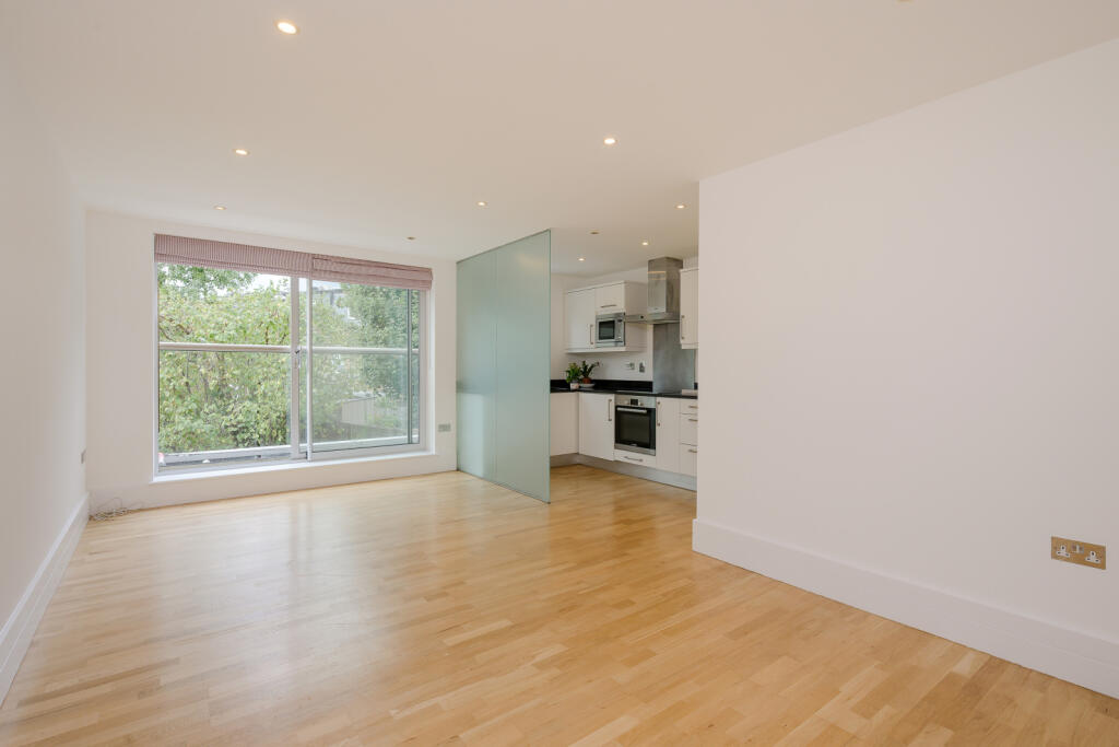 Apartment in London, Merton Park - View 3