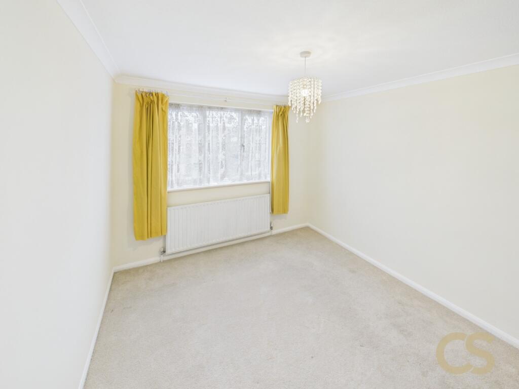 House in Broxbourne, Waltham Cross - More