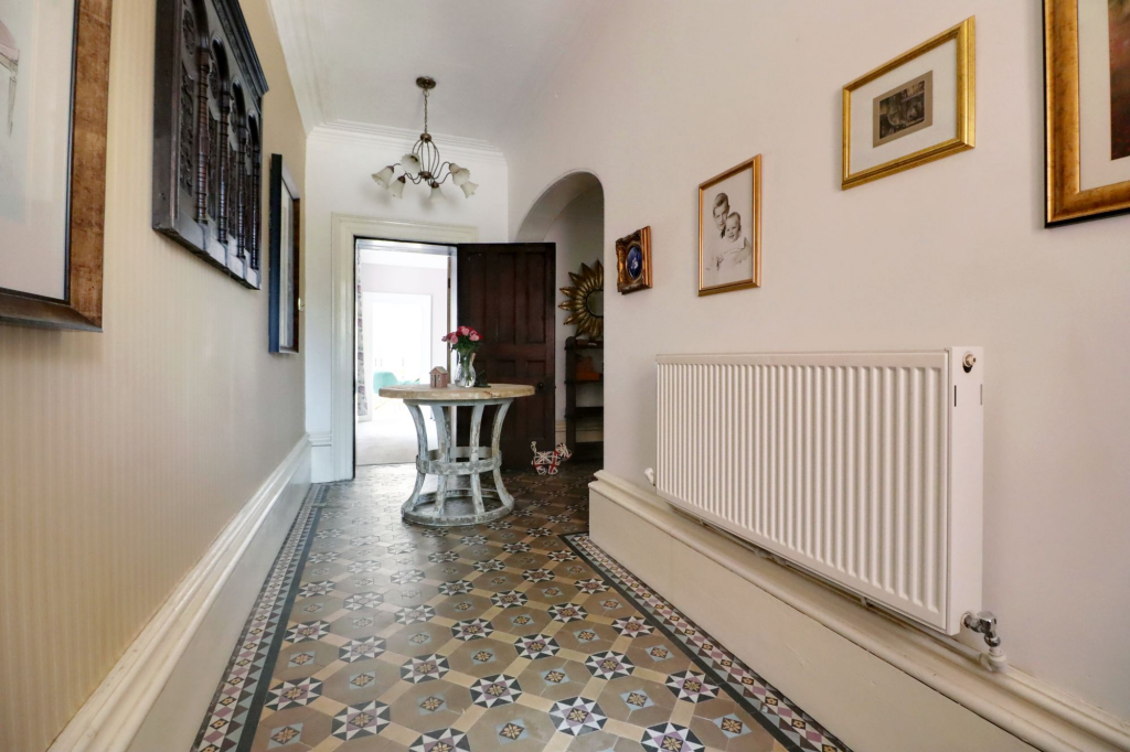 House in Messingham, North Lincolnshire - More