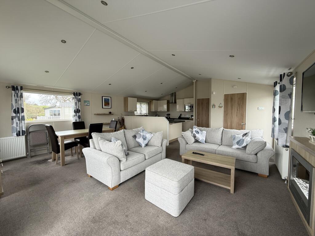 Two Bed Willerby Clearwater (40x20), Thorness Bay Holiday Park, Cowes, Isle of Wight, PO31 8NJ photo 4