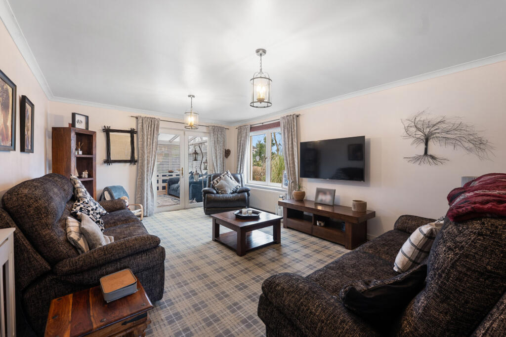 Woodside Avenue, Thornliebank photo 2