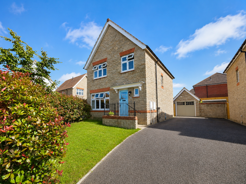 3-bed detached on Rookabear Avenue, Roundswell, Barnstaple, EX31 3GS, £370,000