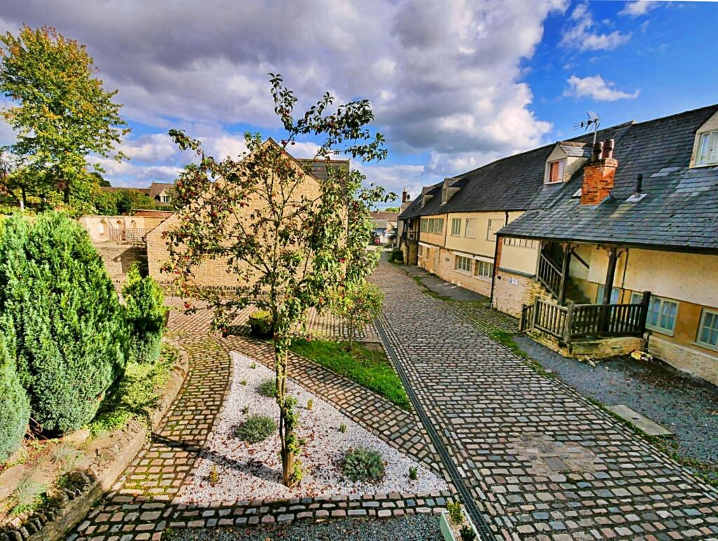 House in Cotswold, Lechlade - More