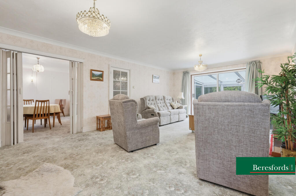 Victors Crescent, Hutton, CM13 photo 3