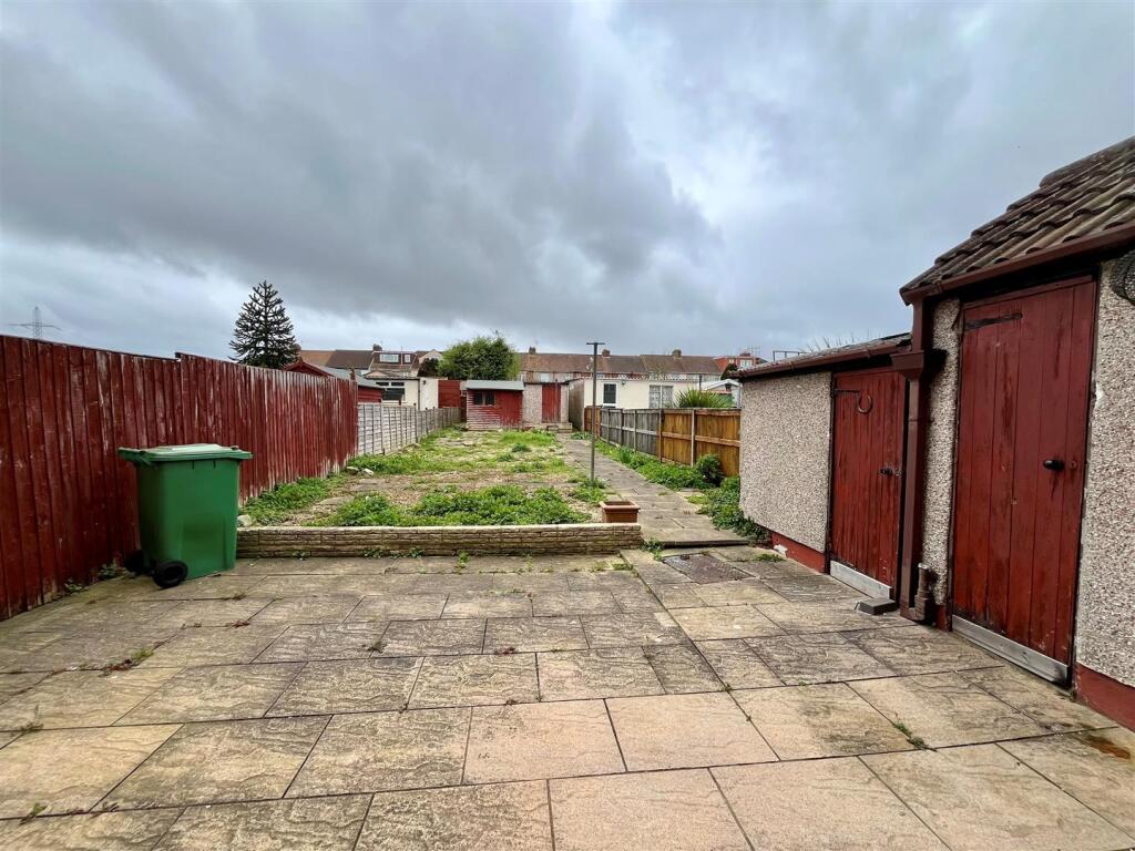 6 bedroom house for rent