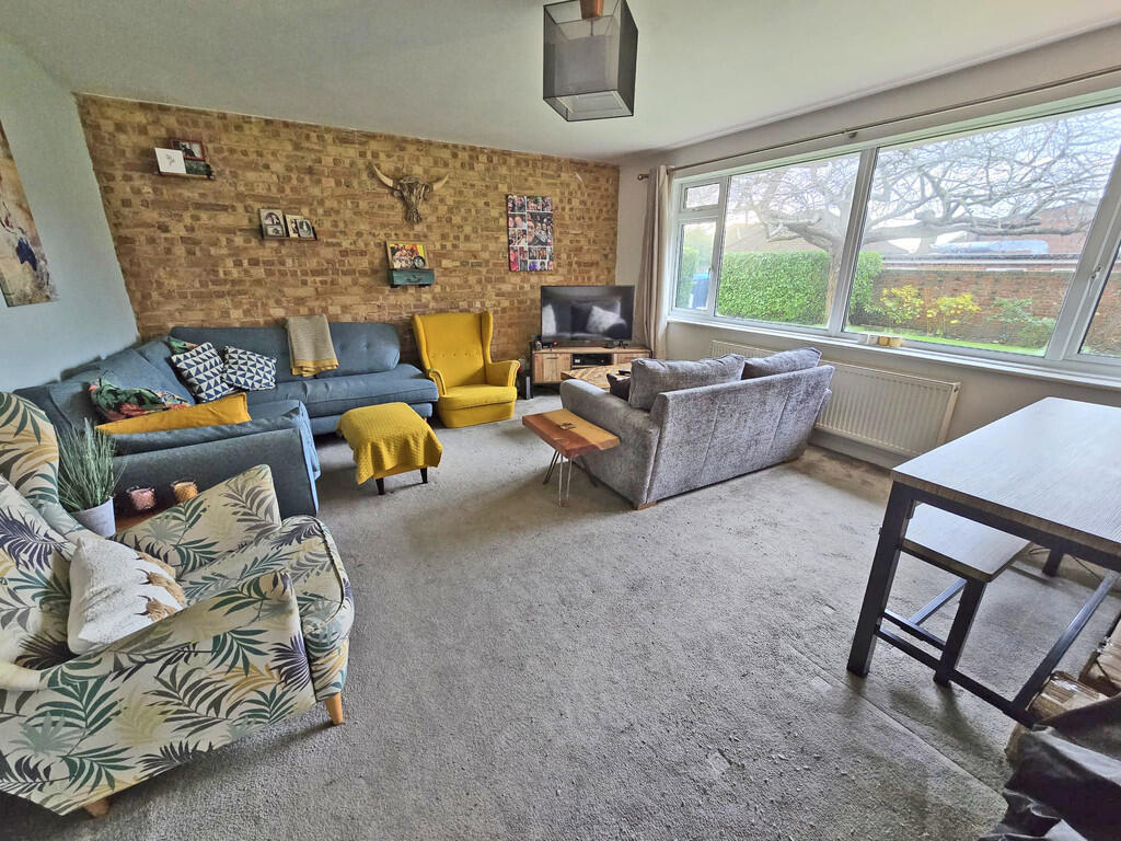 Meadway Court, Southwick photo 2