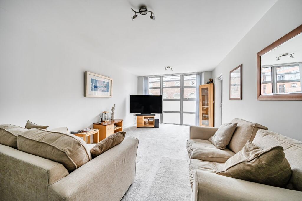 Apartment in Birmingham, Jewellery Quarter - View 4