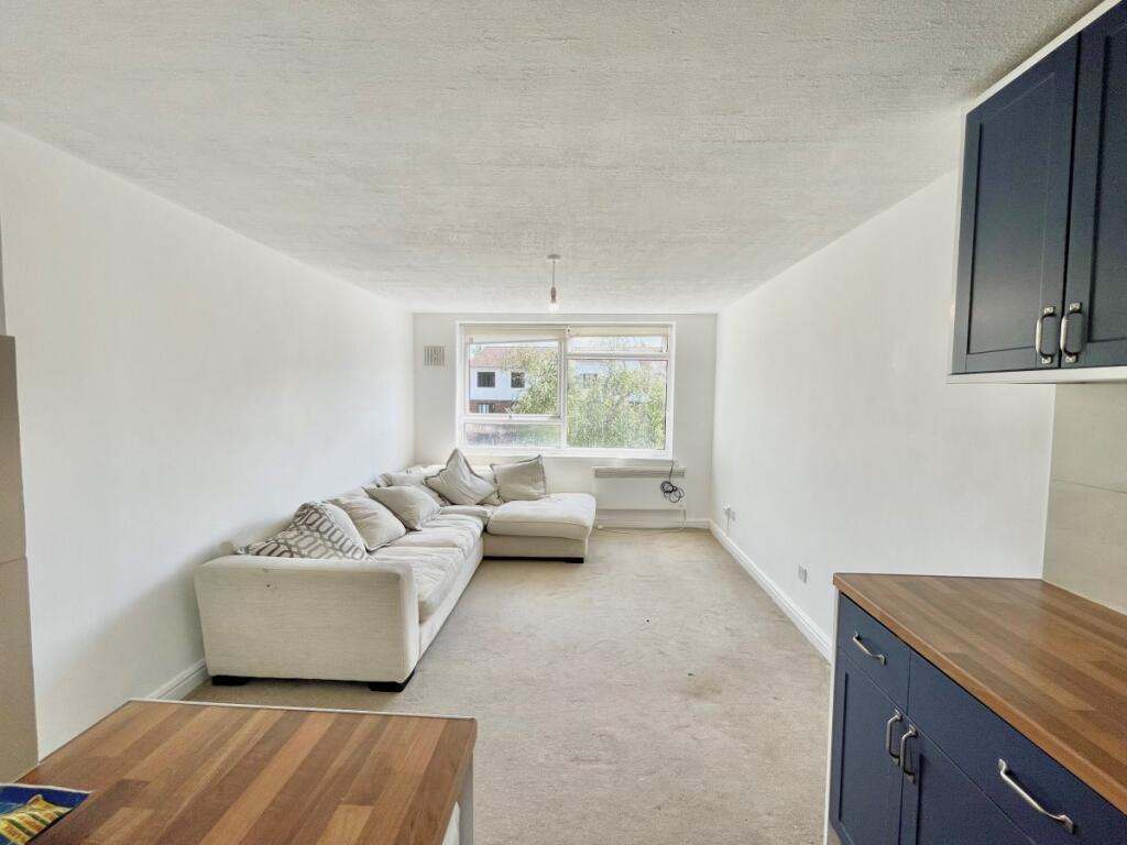 Main image of property: 100 Station Road, Barnet