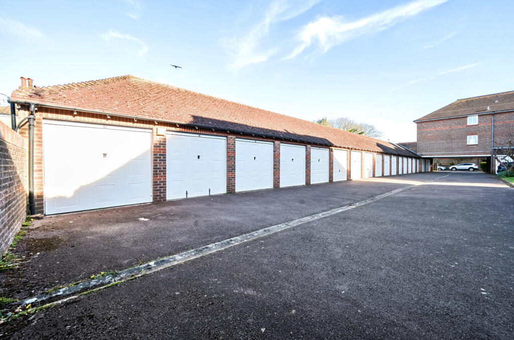 Sherborne Lodge, Grand Avenue, Worthing, BN11 photo 4