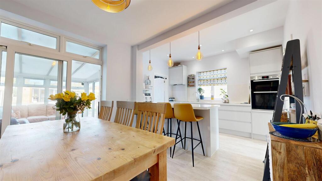 House in Wyke Regis, Southlands - More