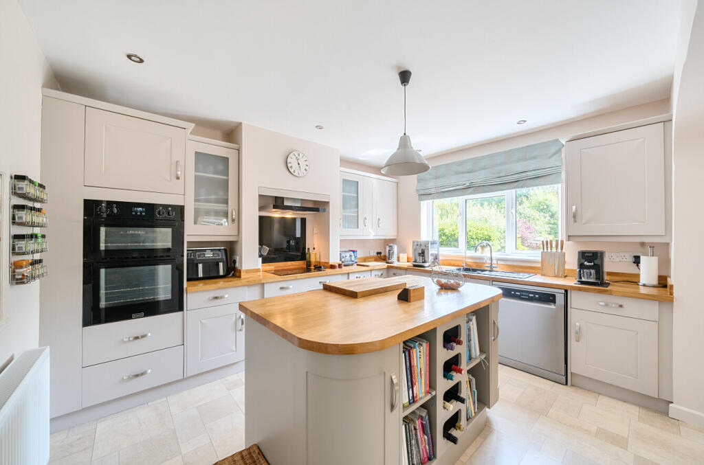 Hillside, Station Road, Purton, SN5 photo 4