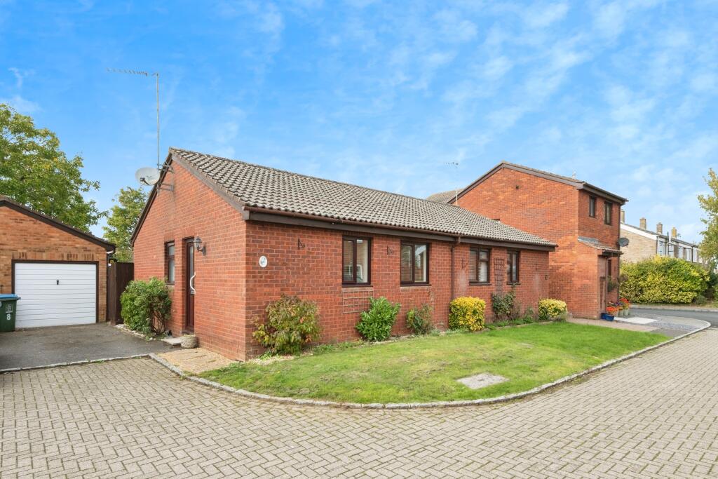 Main image of property: Spinney Close, Buckingham, MK18