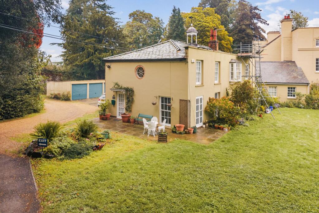 House in Worcester - View 5