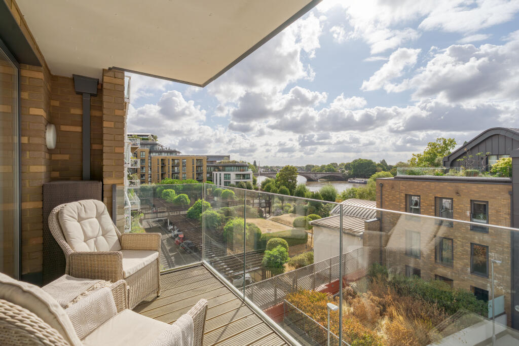Main image of property: Kew Bridge Road, Brentford, TW8