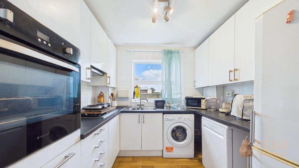 Brighton Road, Lancing, BN15 photo 4