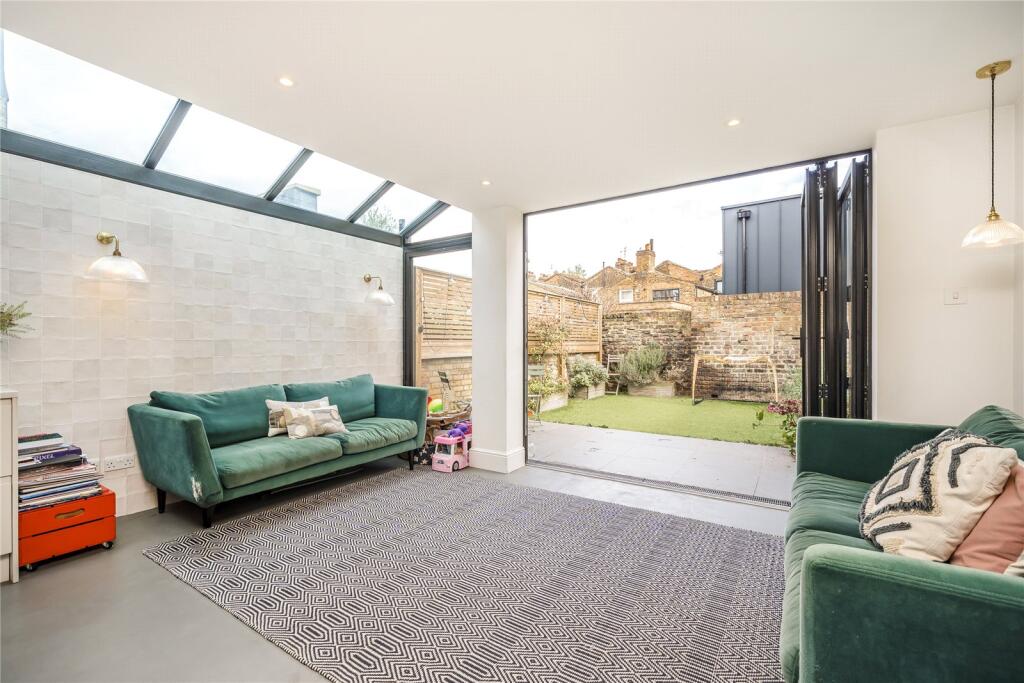 House in London - View 3