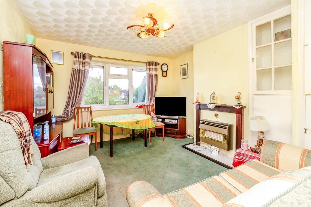 Apartment in Wolverhampton, Wood End - View 2