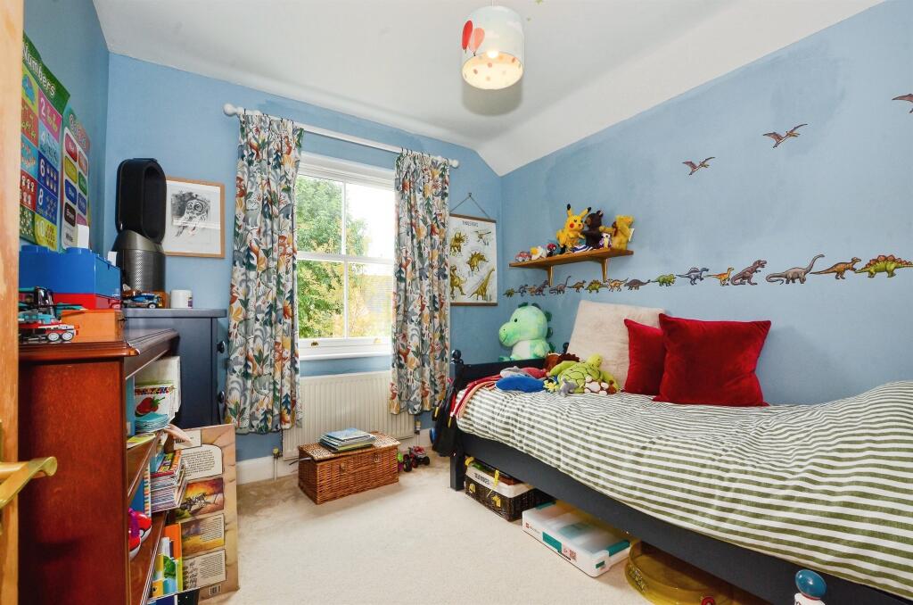 House in Hemel Hempstead, Chesham - More