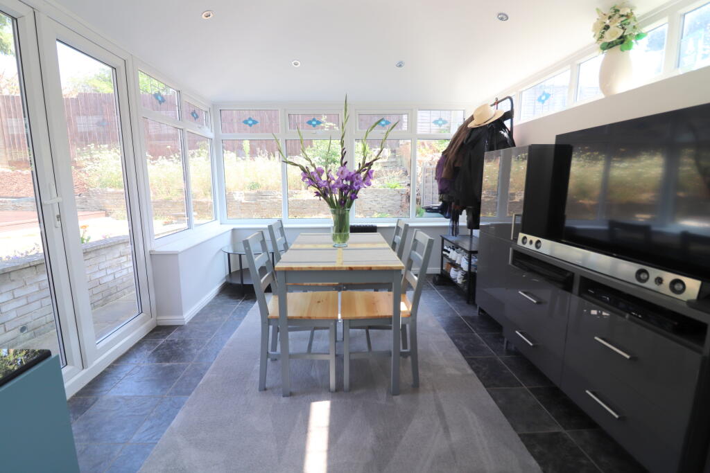 House in Bedfordshire, Luton - More