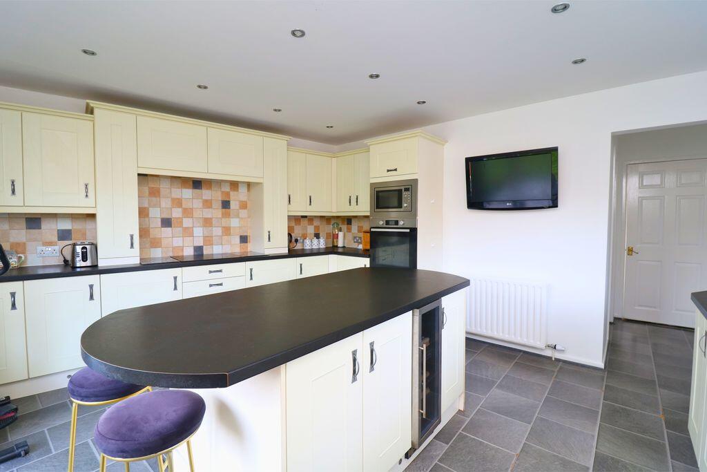 House in Walsall, West Midlands - More