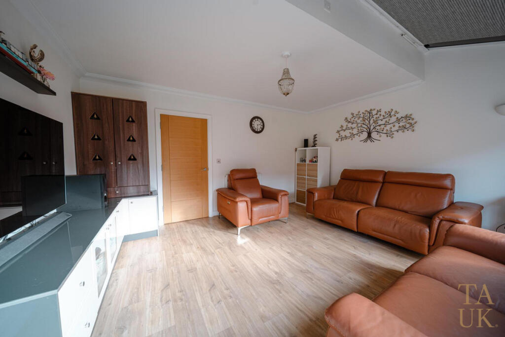 House in Woodley, Wokingham - View 4