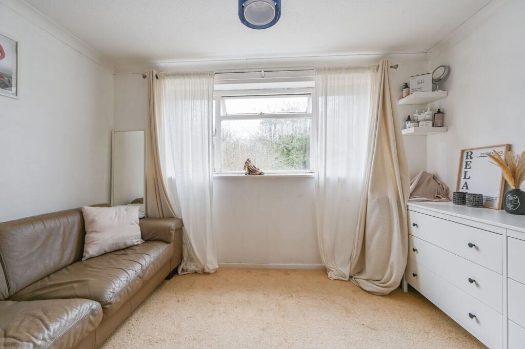 Knoll Crescent, Northwood, HA6 photo 4