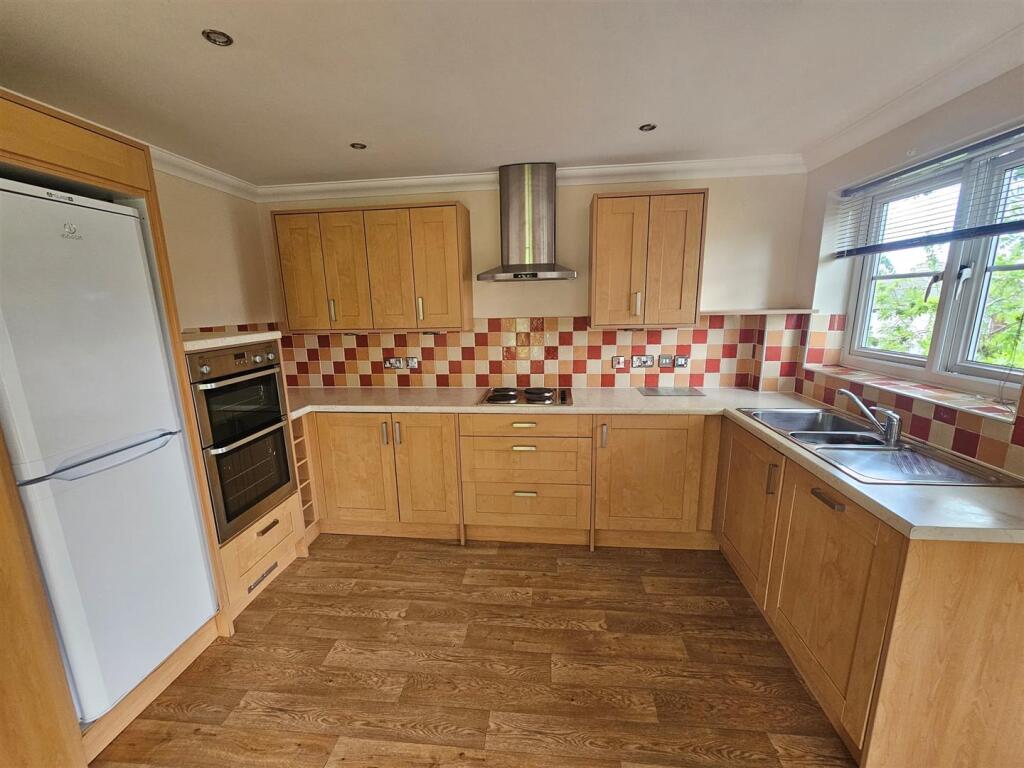 Apartment in Aylesbury, Buckinghamshire - View 2