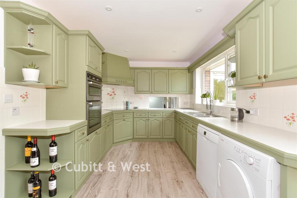 Melton Drive, Storrington, West Sussex photo 3